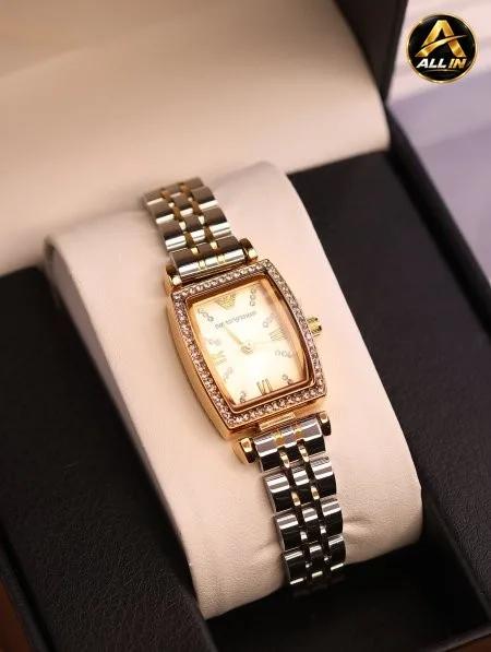 ساعة Emporio Armani.